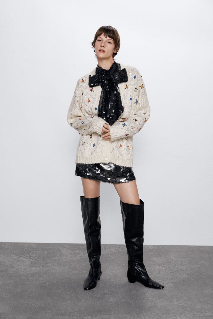 El punto se transforma para acudir a los eventos más especiales. Tejidos de lúrex, brillos y apliques divertidos harán que sea una de tus opciones estas Navidades