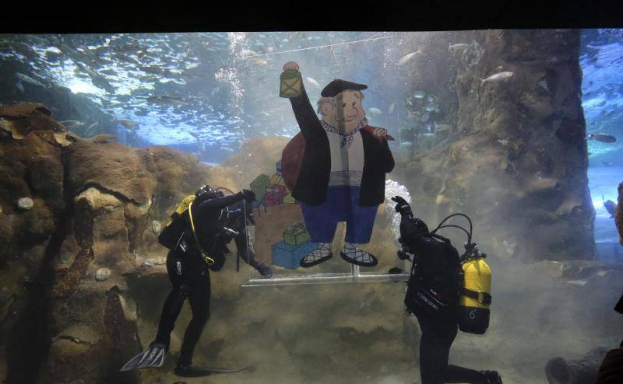 Olentzero, en el Aquarium de San Sebastián. 