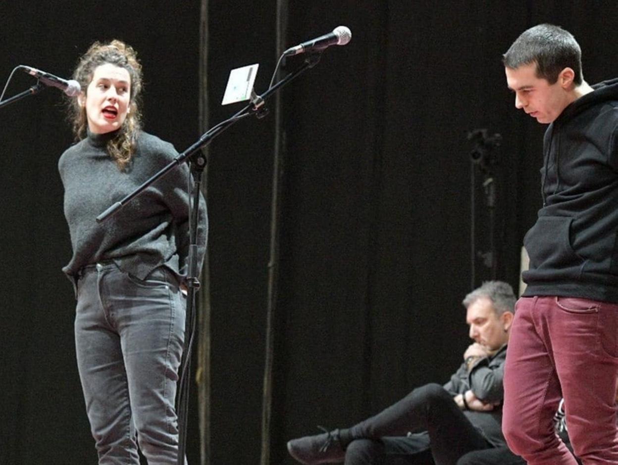 Ane Labaka eta Beñat Gaztelumendi txapelduna, Illunben. 