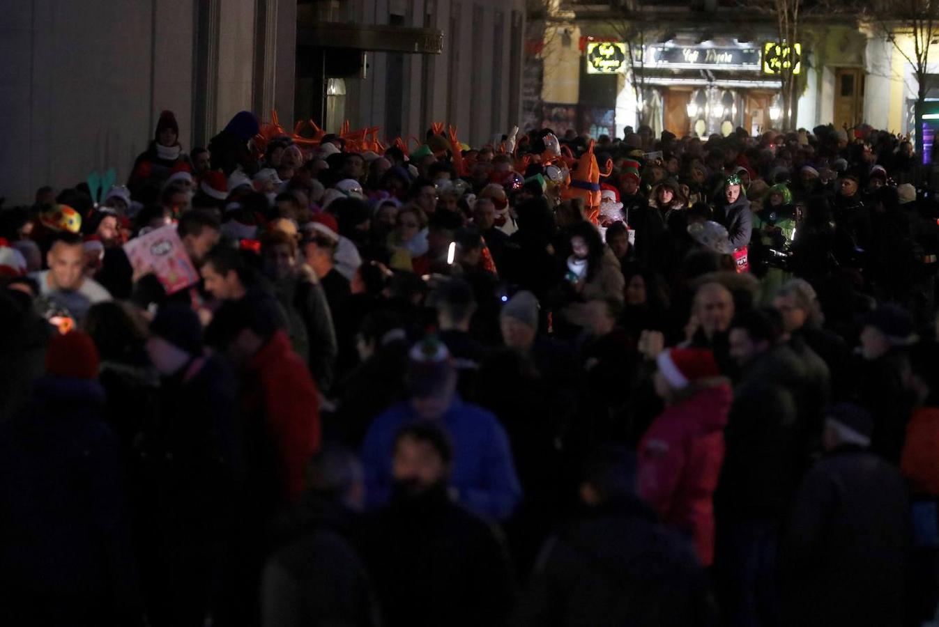 Cola a las puertas del Teatro Real, donde se ha realizado el sorteo.