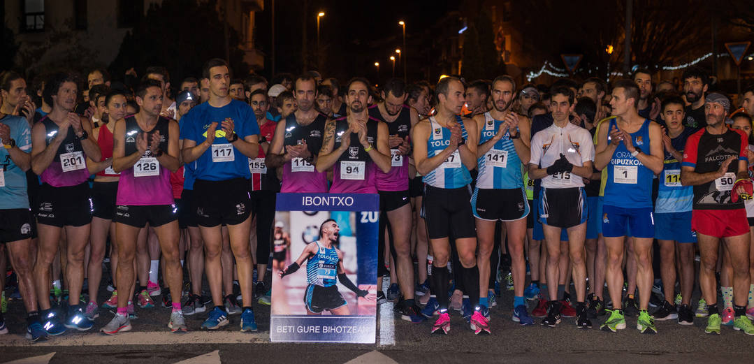 Al inicio de la prueba se recordó al atleta Ibontxo González.