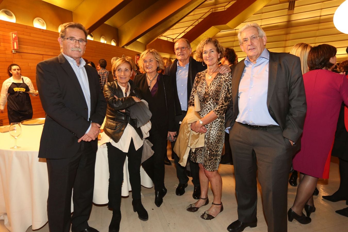 Invitados del mundo de la política, deportistas, comunicadores, patrocinadores y colaboradores posan en el photocall previo al Concierto de Navidad y en el cóctel posterior al evento