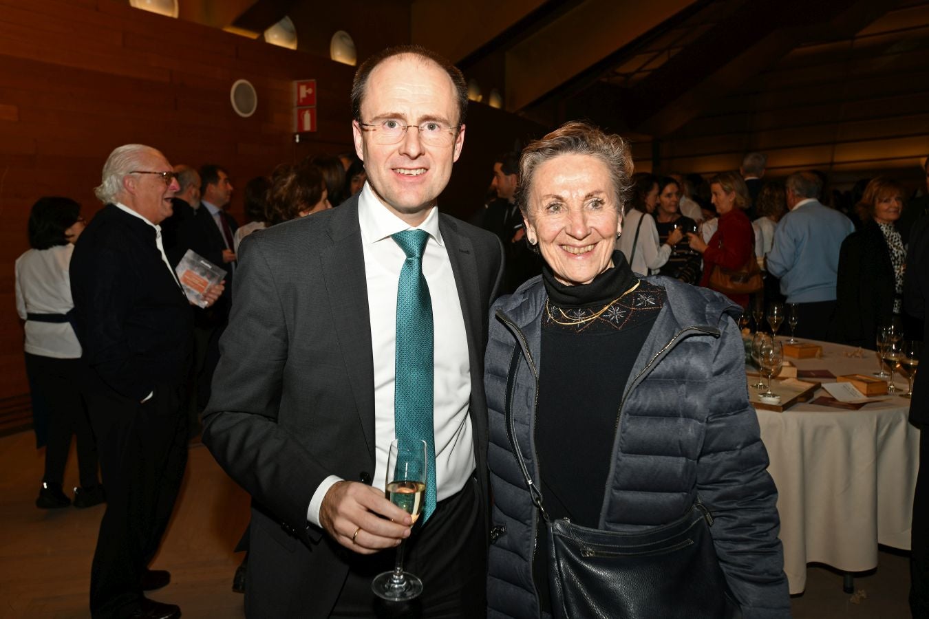 Invitados del mundo de la política, deportistas, comunicadores, patrocinadores y colaboradores posan en el photocall previo al Concierto de Navidad y en el cóctel posterior al evento