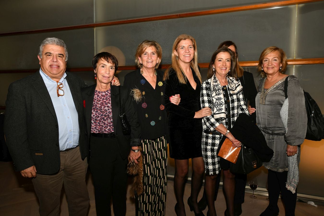 Invitados del mundo de la política, deportistas, comunicadores, patrocinadores y colaboradores posan en el photocall previo al Concierto de Navidad y en el cóctel posterior al evento