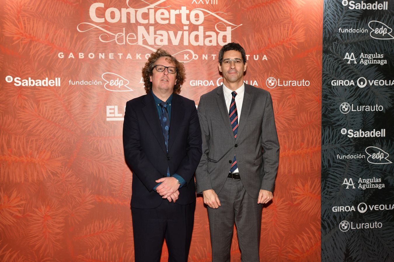 Invitados del mundo de la política, deportistas, comunicadores, patrocinadores y colaboradores posan en el photocall previo al Concierto de Navidad y en el cóctel posterior al evento