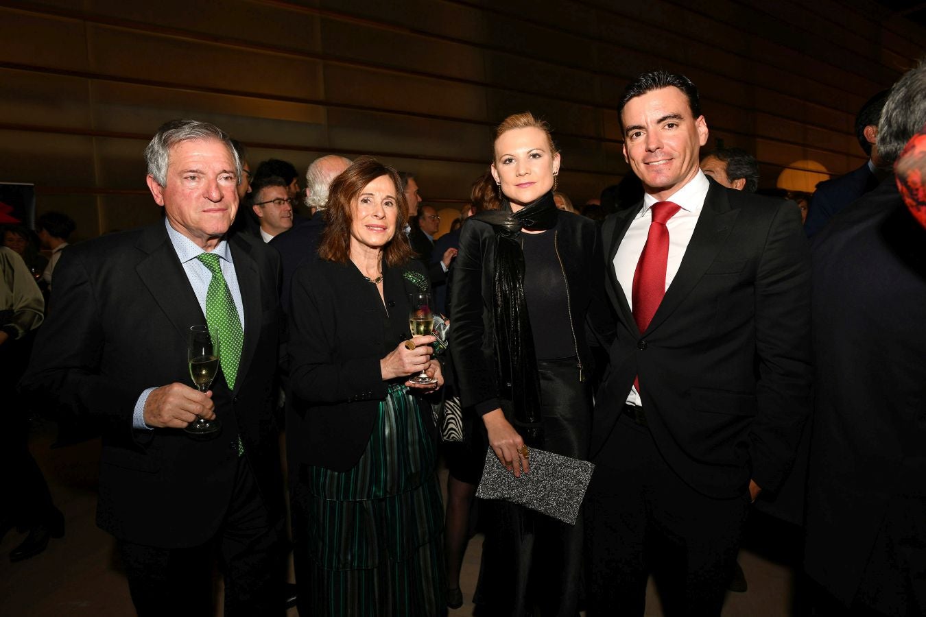 Invitados del mundo de la política, deportistas, comunicadores, patrocinadores y colaboradores posan en el photocall previo al Concierto de Navidad y en el cóctel posterior al evento