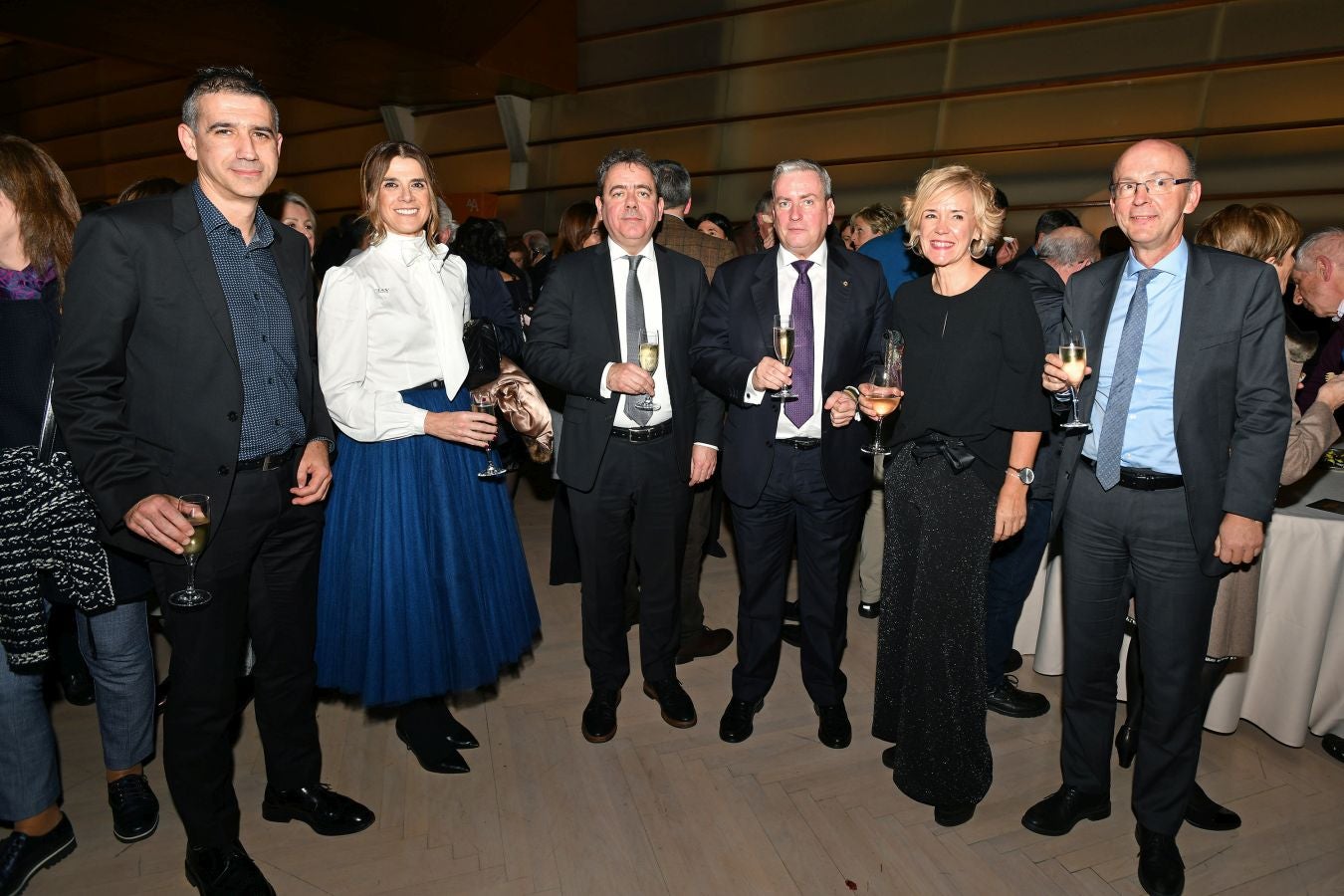 Invitados del mundo de la política, deportistas, comunicadores, patrocinadores y colaboradores posan en el photocall previo al Concierto de Navidad y en el cóctel posterior al evento