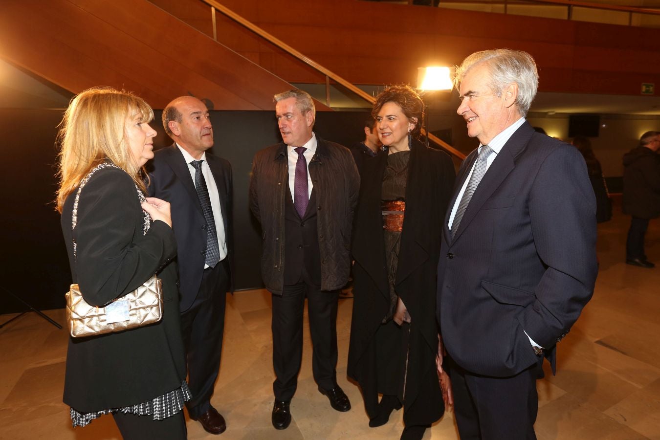 Invitados del mundo de la política, deportistas, comunicadores, patrocinadores y colaboradores posan en el photocall previo al Concierto de Navidad y en el cóctel posterior al evento
