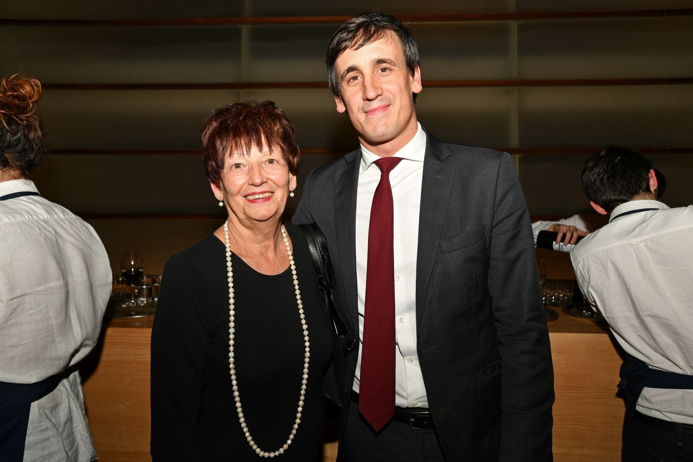 Invitados del mundo de la política, deportistas, comunicadores, patrocinadores y colaboradores posan en el photocall previo al Concierto de Navidad y en el cóctel posterior al evento