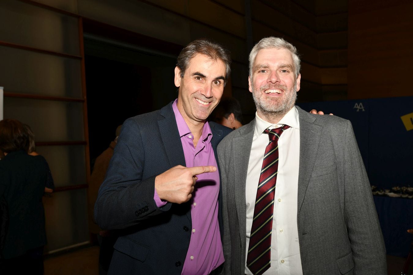 Invitados del mundo de la política, deportistas, comunicadores, patrocinadores y colaboradores posan en el photocall previo al Concierto de Navidad y en el cóctel posterior al evento