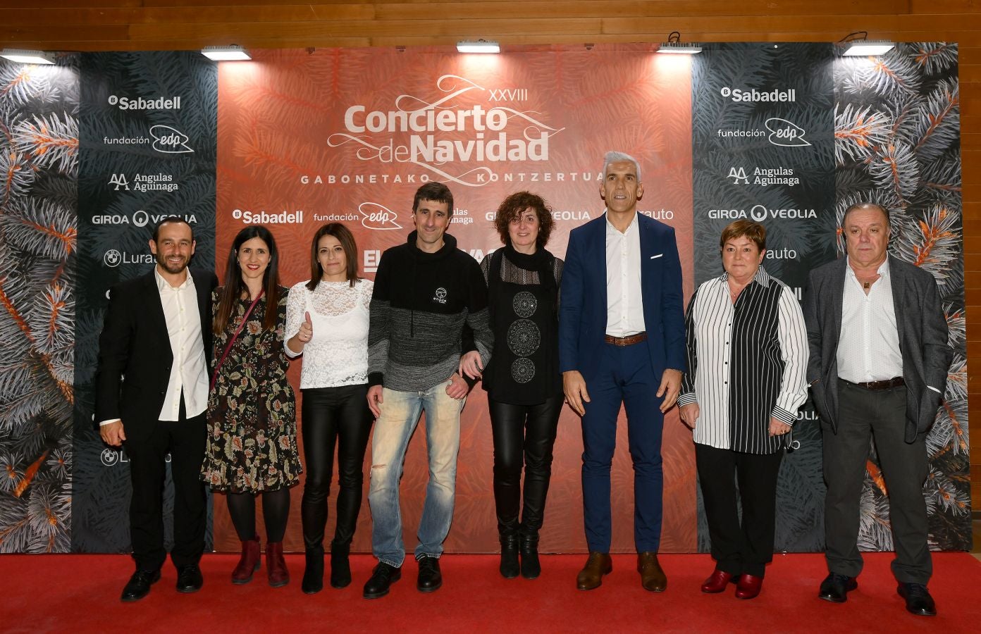 Invitados del mundo de la política, deportistas, comunicadores, patrocinadores y colaboradores posan en el photocall previo al Concierto de Navidad y en el cóctel posterior al evento