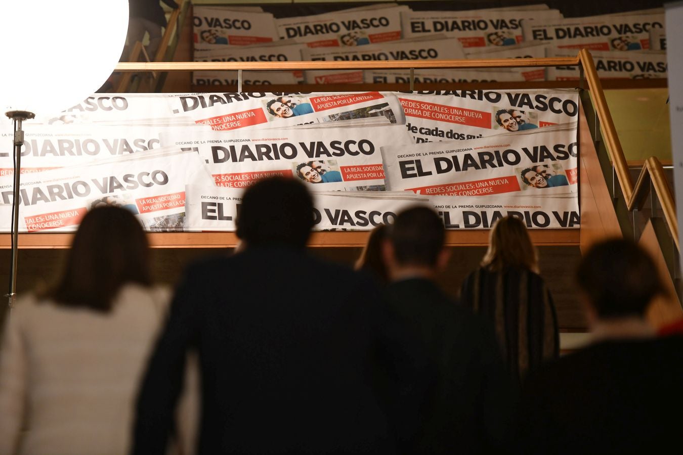Invitados del mundo de la política, deportistas, comunicadores, patrocinadores y colaboradores posan en el photocall previo al Concierto de Navidad y en el cóctel posterior al evento