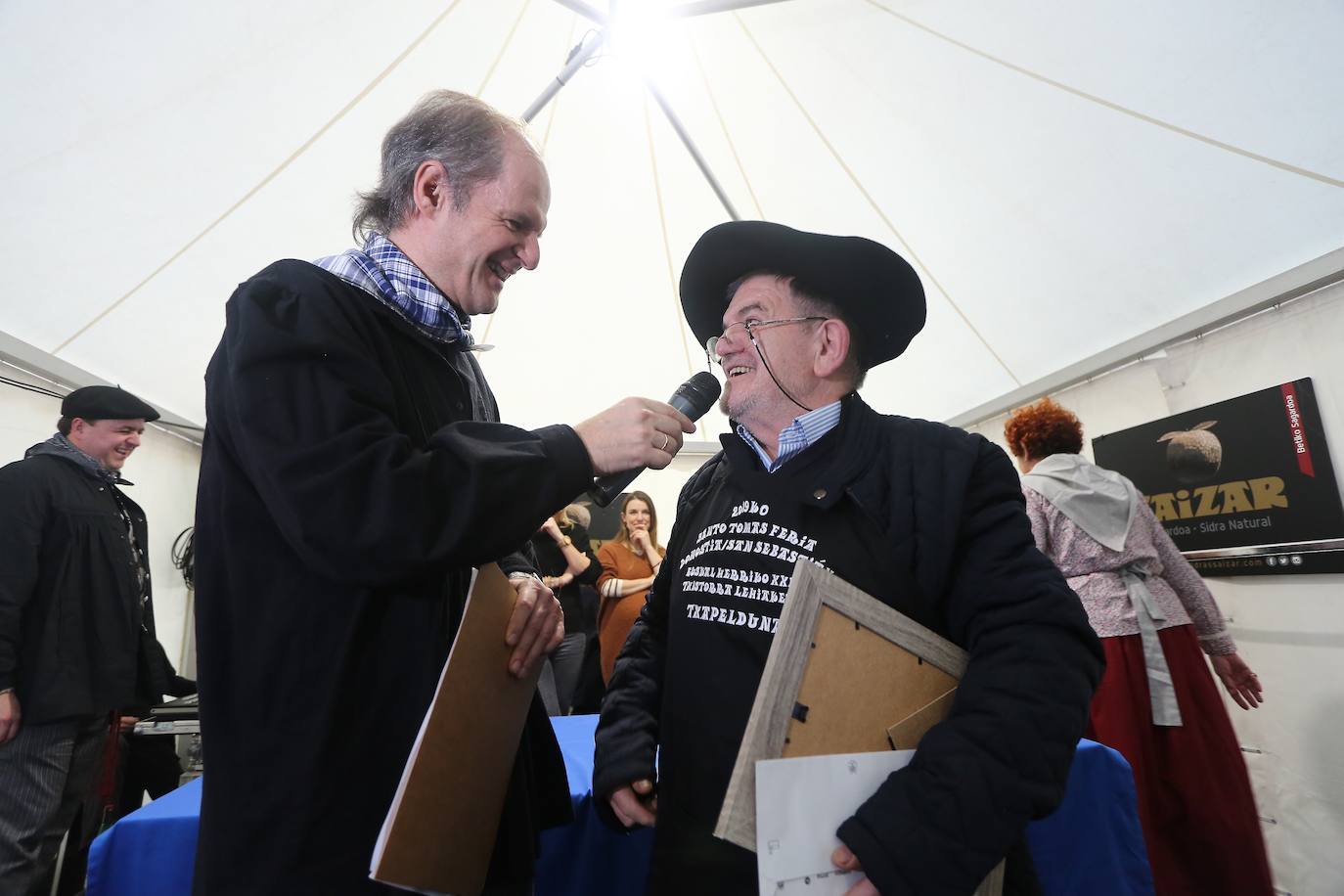 Ambiente festivo en Donostia desde bien temprano. 