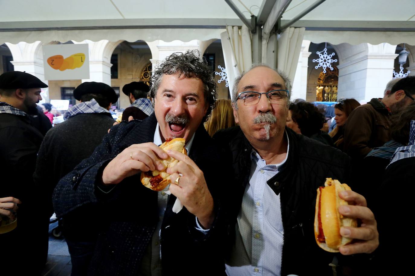 Ambiente festivo en Donostia desde bien temprano. 