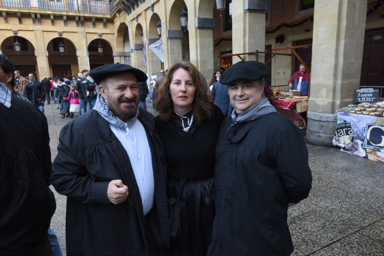 Los donostiarras han madrugado para ir a la feria desde primera hora de la mañana para ver a los animales en la Plaza Okendo y a la cerda en la Constitución