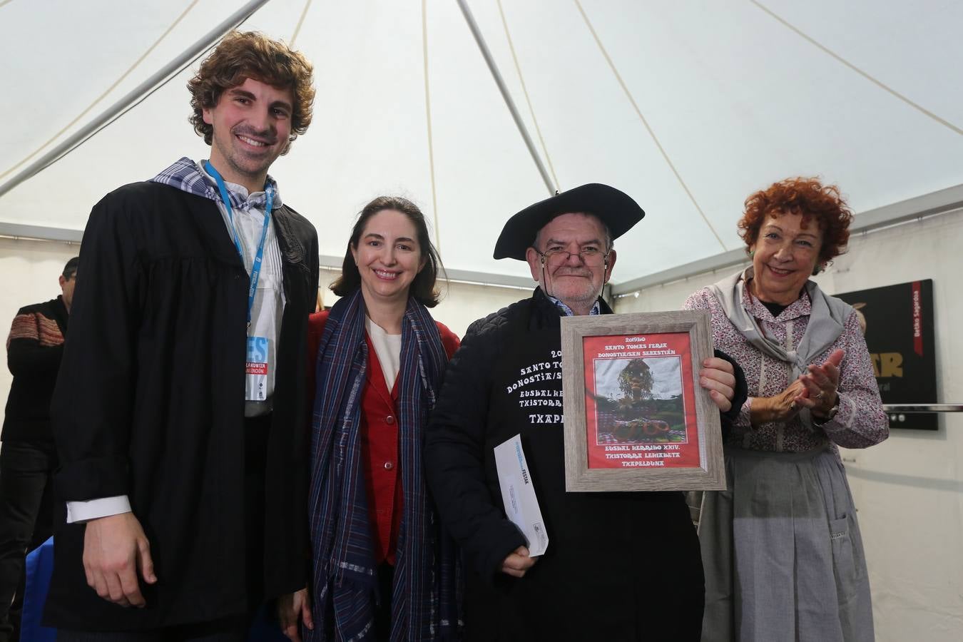 Ambiente festivo en Donostia desde bien temprano. 