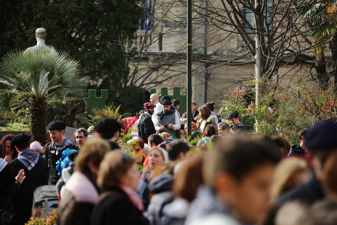 Ambiente festivo en Donostia desde bien temprano. 