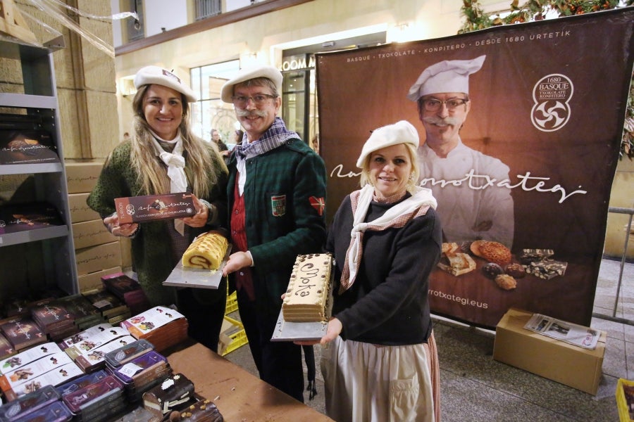 Ambiente festivo en Donostia desde bien temprano. 