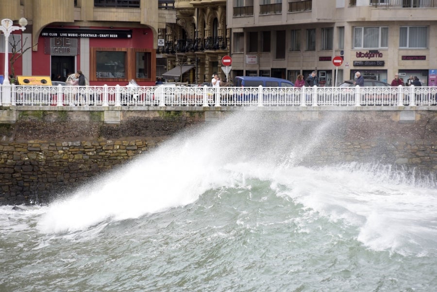 'Fabien', la profunda borrasca atlántica, que durante los últimos días ha azotado a Gipuzkoa, se aleja rápidamente de la península. 