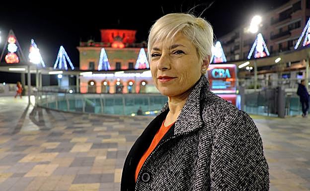 María Valiente, en la plaza del Ayuntamiento de Irun. 