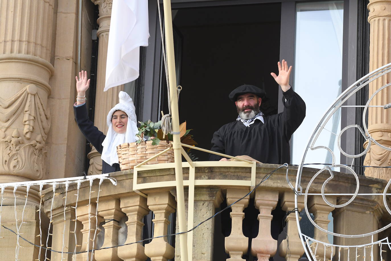 Olentzero y Mari Domingo han recorrido todos los rincones de San Sebastián para recoger las peticiones de los más pequeños.