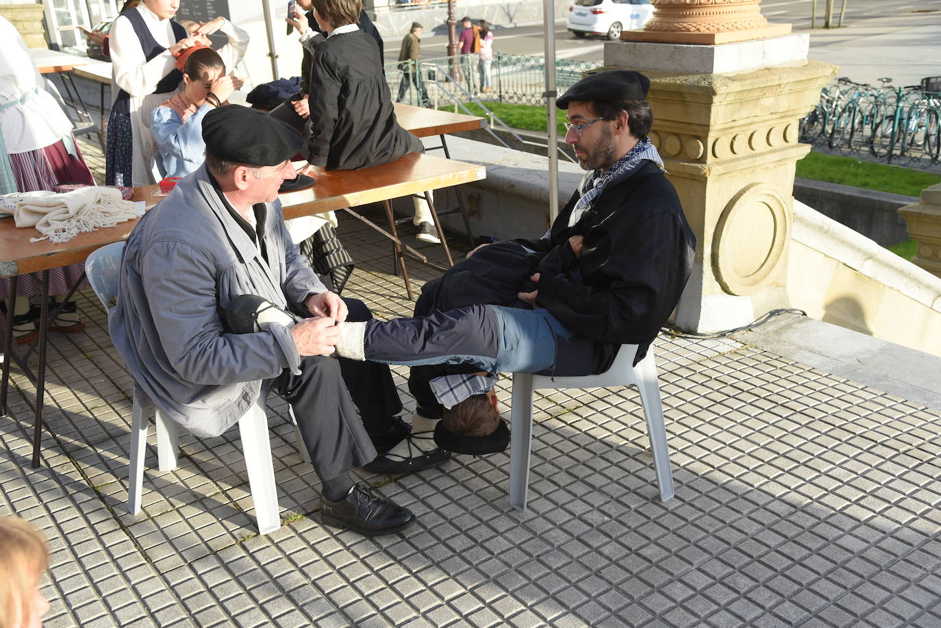 Olentzero y Mari Domingo han recorrido todos los rincones de San Sebastián para recoger las peticiones de los más pequeños.