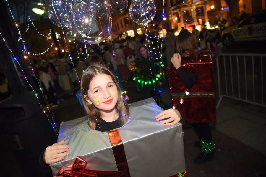 Olentzero y Mari Domingo han recorrido todos los rincones de San Sebastián para recoger las peticiones de los más pequeños.