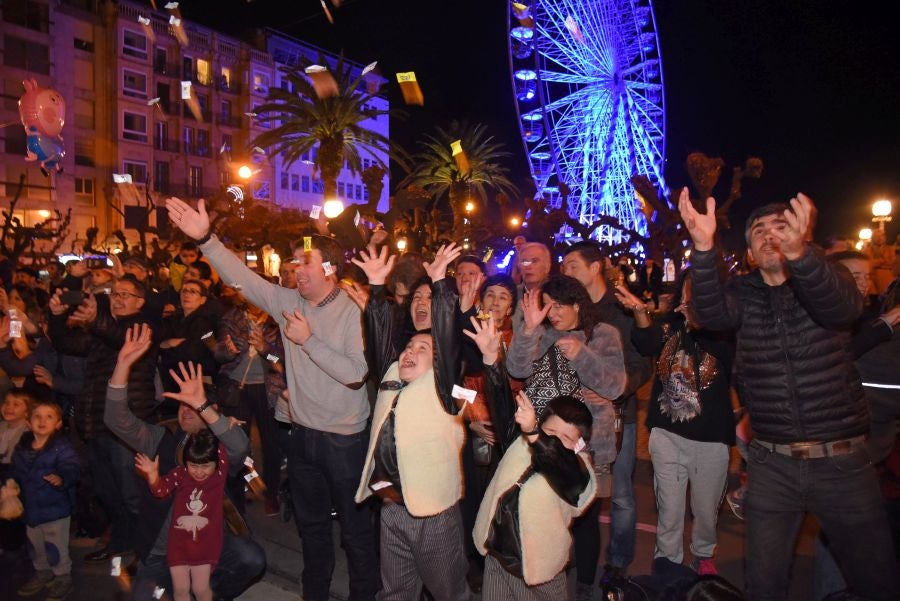 Olentzero y Mari Domingo han recorrido todos los rincones de San Sebastián para recoger las peticiones de los más pequeños.