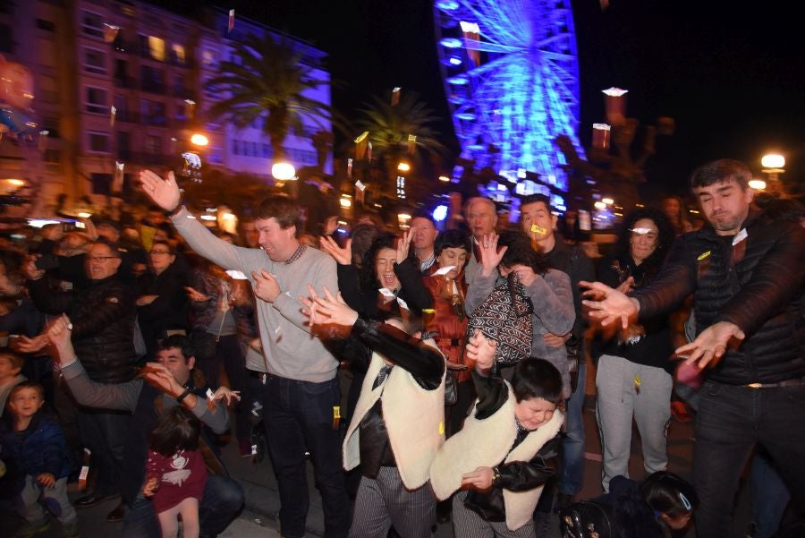 Olentzero y Mari Domingo han recorrido todos los rincones de San Sebastián para recoger las peticiones de los más pequeños.