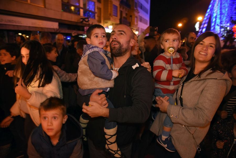 Olentzero y Mari Domingo han recorrido todos los rincones de San Sebastián para recoger las peticiones de los más pequeños.