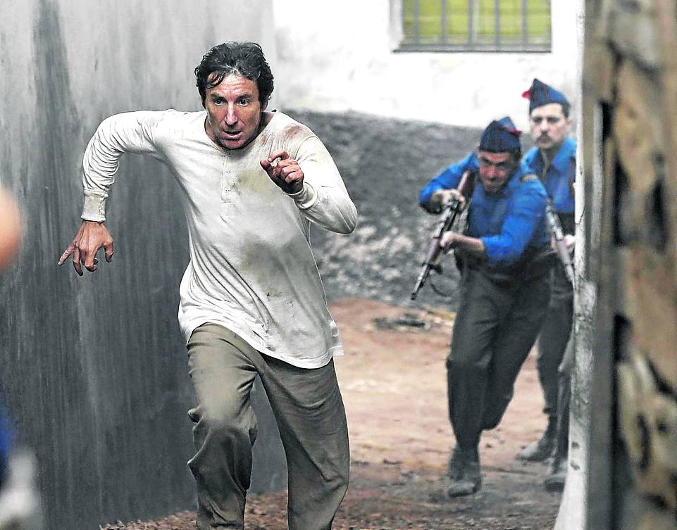 Tras el éxito del año pasado con ‘Handia’, Aitor Arregi, Jon Garaño y Jose Mari Goenaga se medirán en los Goya (15 candidaturas, 6 premios en el Zinemaldia y éxito de taquilla) con Amenábar y Almodóvar. 