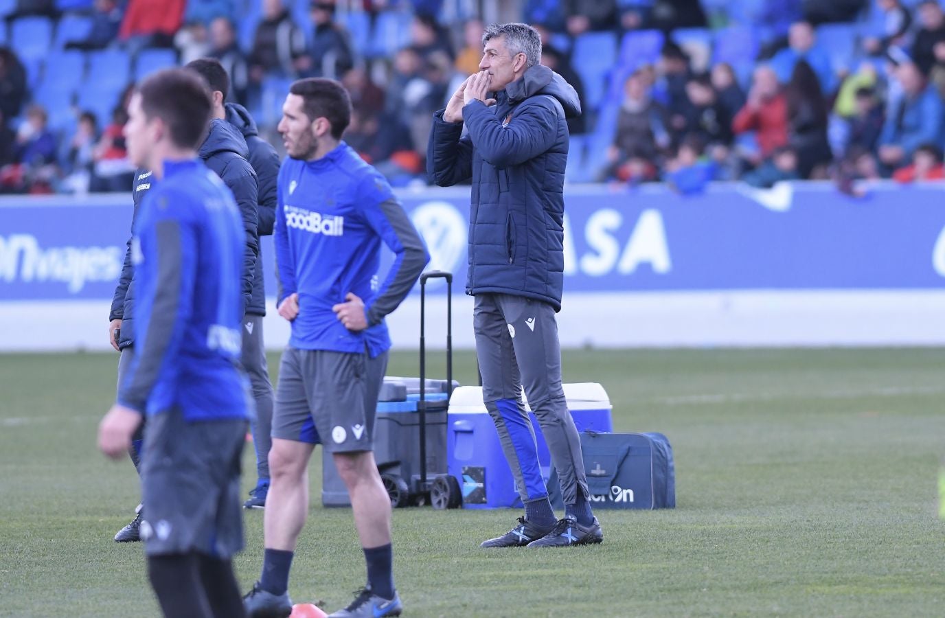 Los jugadores de la Real Sociedad han vuelto a los entrenamientos este lunes en Zubieta donde centenares de aficionados se han acercado a seguir la sesión de preparación