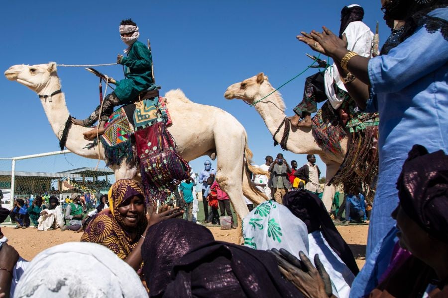 El primer maratón en la historia de Niger se ha celebrado el 29 de diciembre cerca de la ciudad de Agadez. La prueba se ha disputado con la vigilancia de una docena de militares para evitar cualquier ataque yihadistas. 