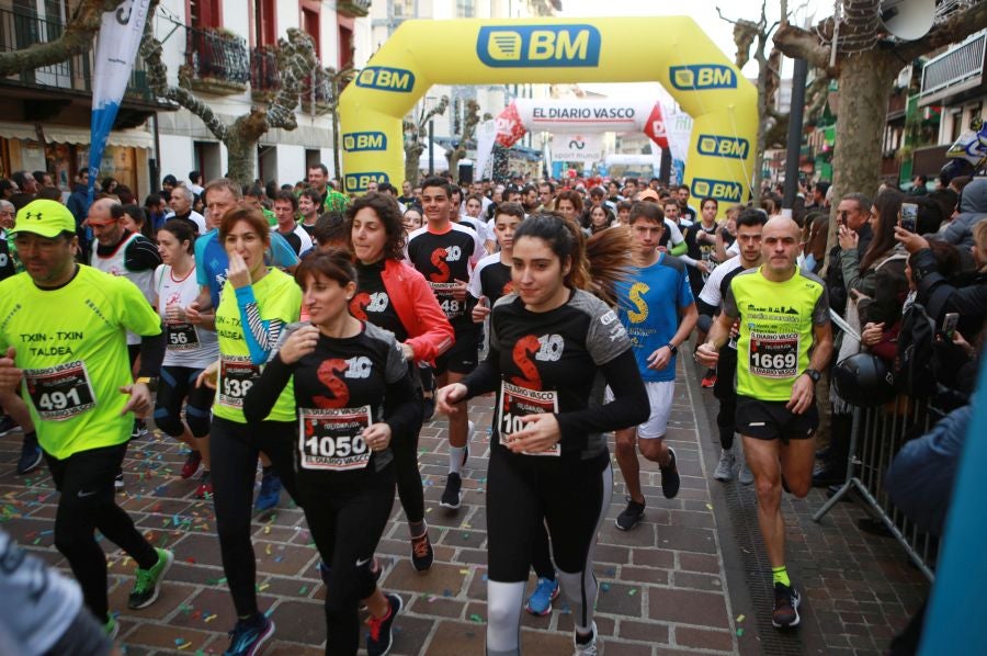 La décima edición de la San Silvestre Solidaria Sport Mundi se ha celebrado en un inmejorable ambiente festivo. Los beneficios obtenidos irán destinados a la ONG DOA, vinculada al sector sanitario que trabaja en Bolivia y Guatemala.