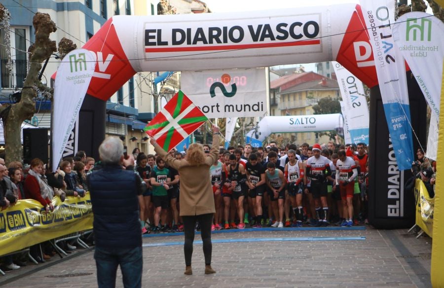 La décima edición de la San Silvestre Solidaria Sport Mundi se ha celebrado en un inmejorable ambiente festivo. Los beneficios obtenidos irán destinados a la ONG DOA, vinculada al sector sanitario que trabaja en Bolivia y Guatemala.