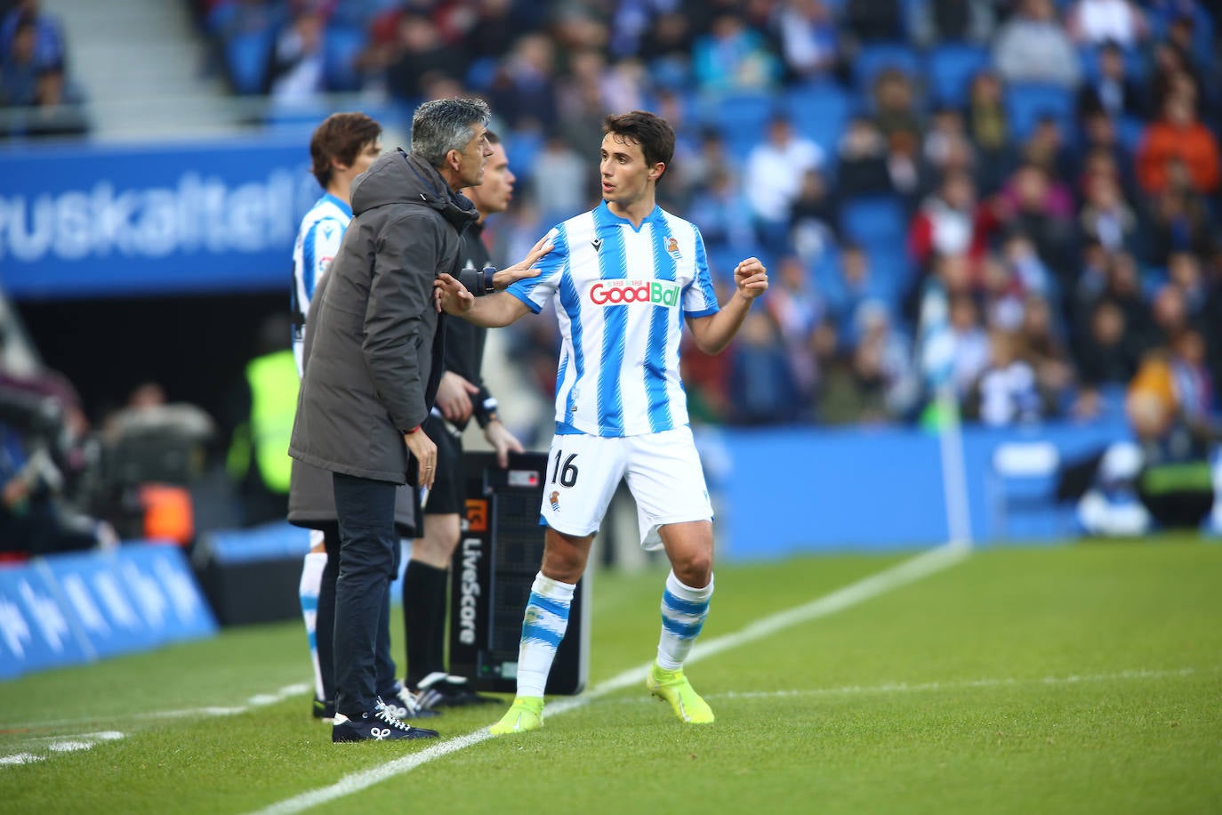 Willian José ha adelantado a la Real en el marcador al descanso, pero el Villarreal ha remontado con los goles de Trigueros de penalti, y Cazorla tras la revisión del VAR