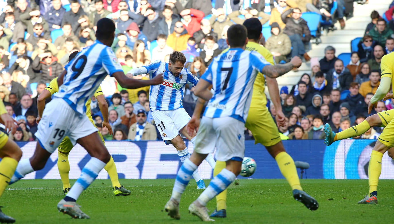 Willian José ha adelantado a la Real en el marcador al descanso, pero el Villarreal ha remontado con los goles de Trigueros de penalti, y Cazorla tras la revisión del VAR