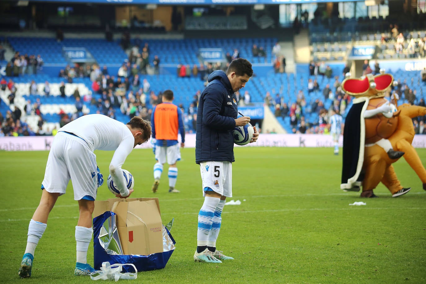 Willian José ha adelantado a la Real en el marcador al descanso, pero el Villarreal ha remontado con los goles de Trigueros de penalti, y Cazorla tras la revisión del VAR