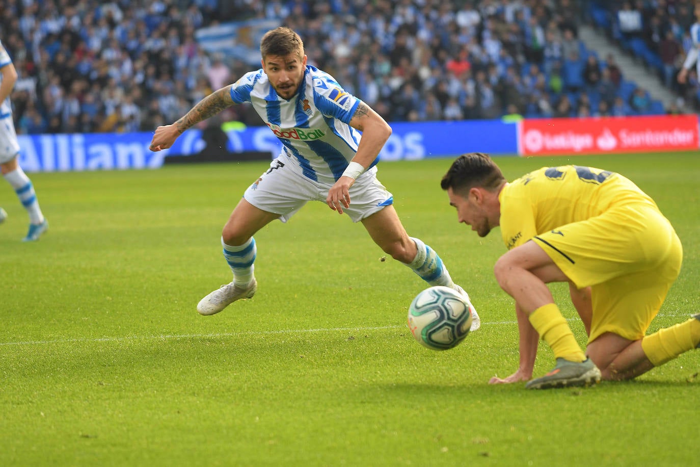 Willian José ha adelantado a la Real en el marcador al descanso, pero el Villarreal ha remontado con los goles de Trigueros de penalti, y Cazorla tras la revisión del VAR