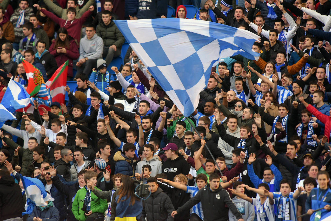 Willian José ha adelantado a la Real en el marcador al descanso, pero el Villarreal ha remontado con los goles de Trigueros de penalti, y Cazorla tras la revisión del VAR