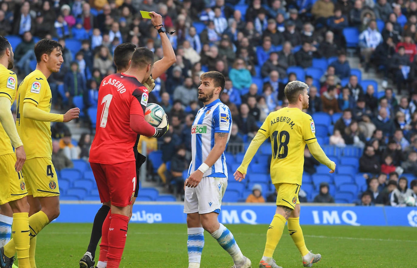 Willian José ha adelantado a la Real en el marcador al descanso, pero el Villarreal ha remontado con los goles de Trigueros de penalti, y Cazorla tras la revisión del VAR
