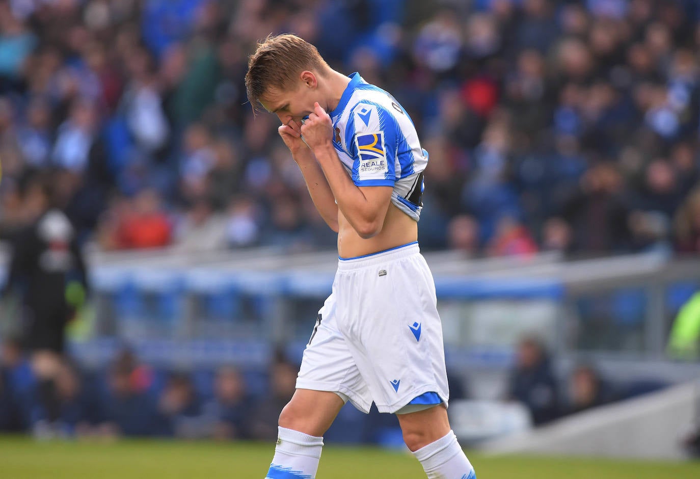 Willian José ha adelantado a la Real en el marcador al descanso, pero el Villarreal ha remontado con los goles de Trigueros de penalti, y Cazorla tras la revisión del VAR