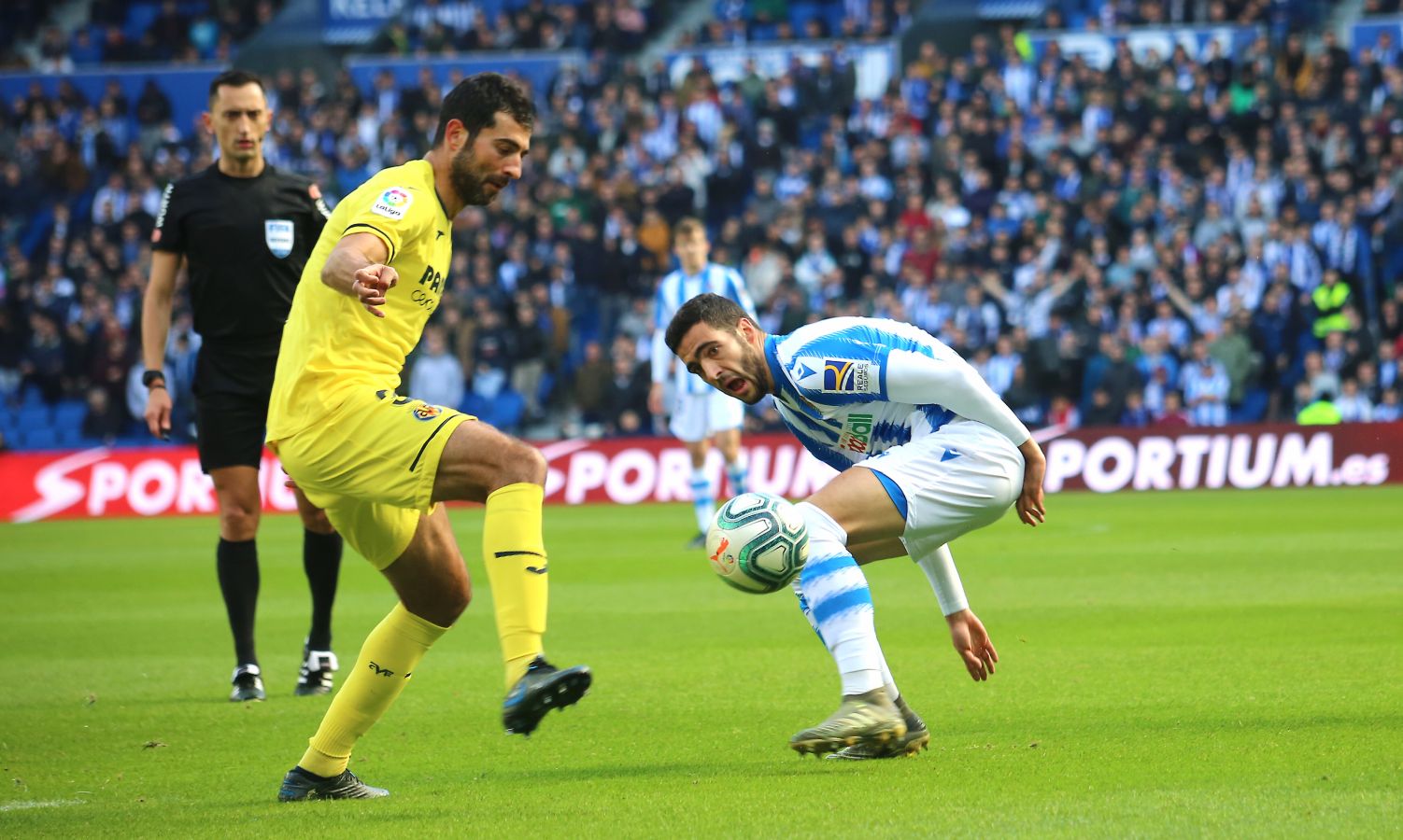Willian José ha adelantado a la Real al descanso, pero el Villarreal ha remontado en la segunda parte con los goles de Trigueros de penalti y Cazorla tras la revisión del VAR