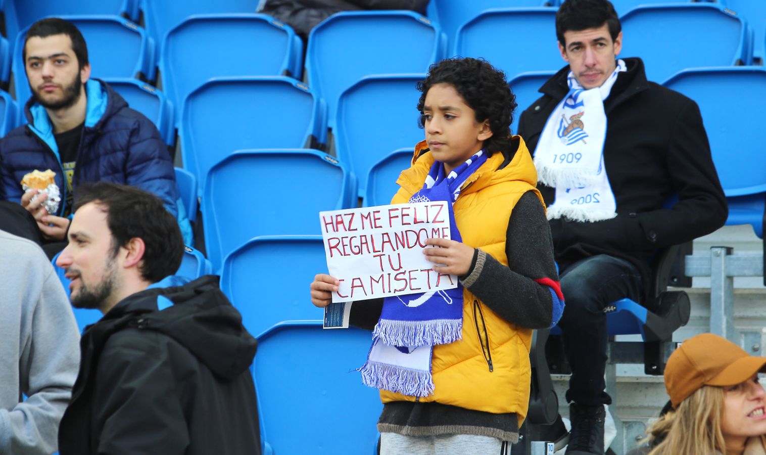 Willian José ha adelantado a la Real al descanso, pero el Villarreal ha remontado en la segunda parte con los goles de Trigueros de penalti y Cazorla tras la revisión del VAR