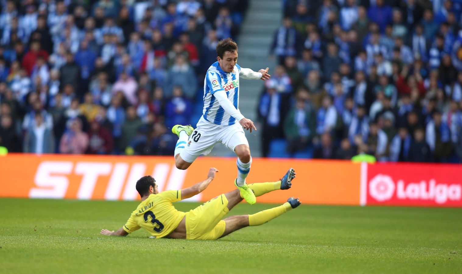 Willian José ha adelantado a la Real al descanso, pero el Villarreal ha remontado en la segunda parte con los goles de Trigueros de penalti y Cazorla tras la revisión del VAR