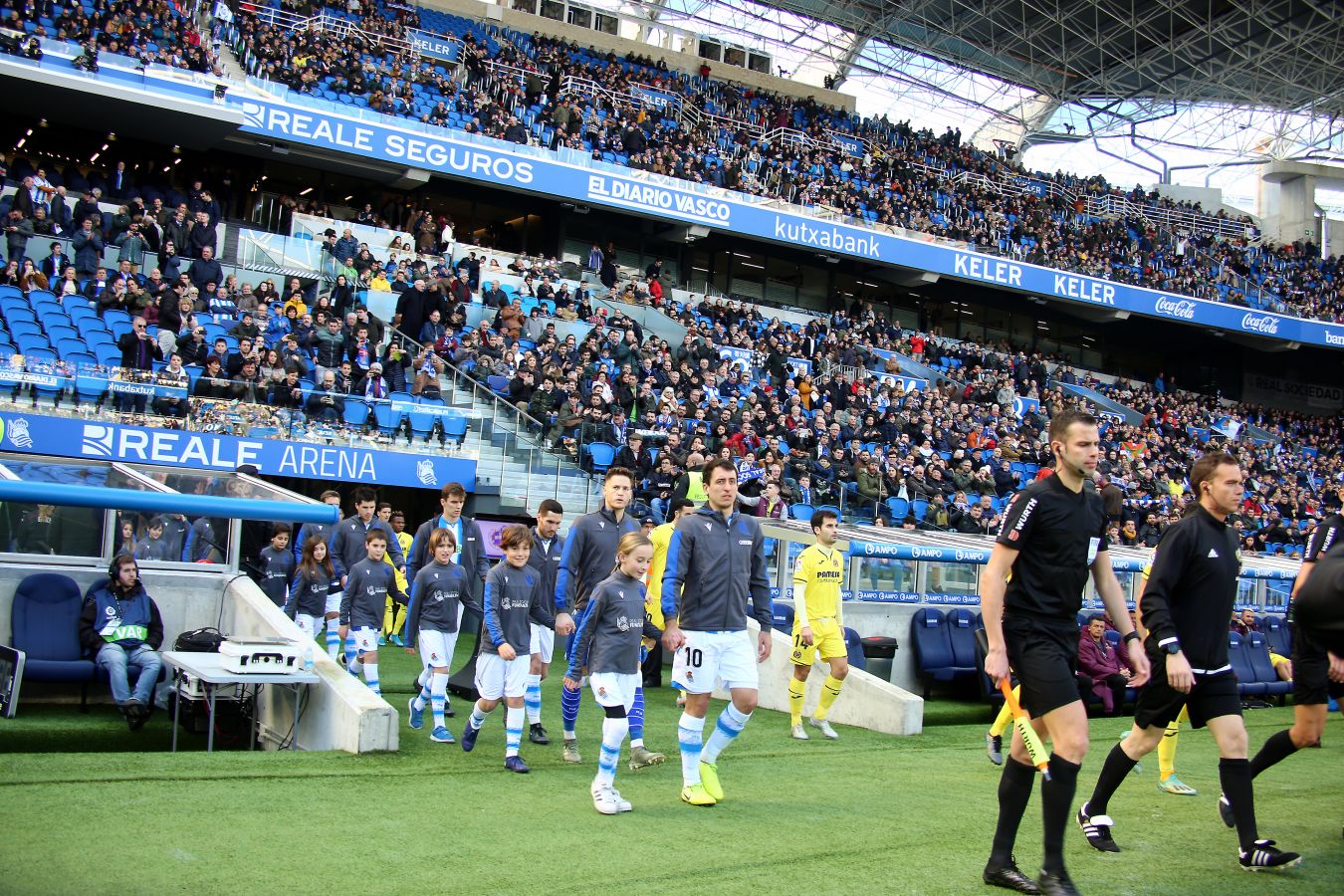 Willian José ha adelantado a la Real al descanso, pero el Villarreal ha remontado en la segunda parte con los goles de Trigueros de penalti y Cazorla tras la revisión del VAR