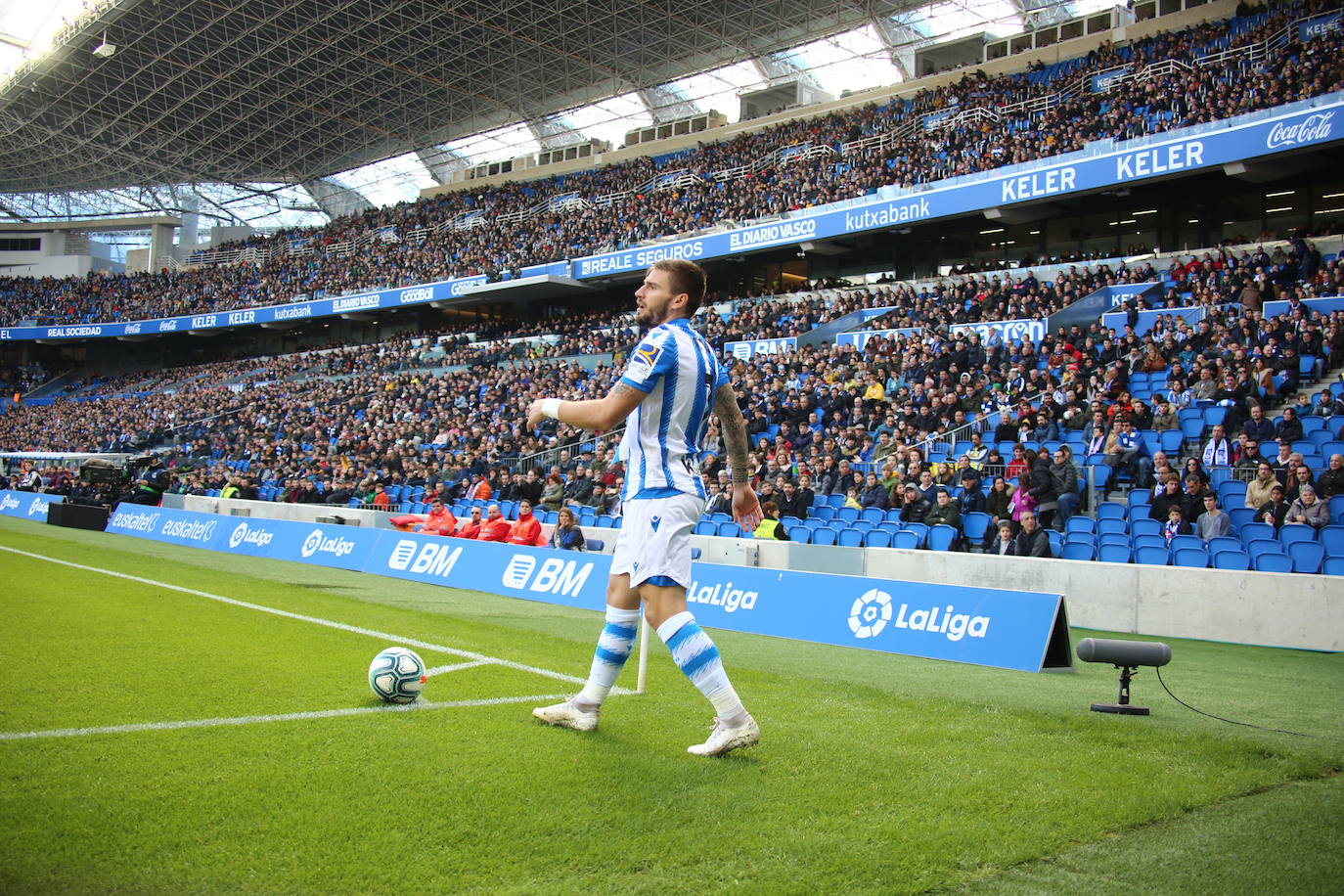 Willian José ha adelantado a la Real al descanso, pero el Villarreal ha remontado en la segunda parte con los goles de Trigueros de penalti y Cazorla tras la revisión del VAR