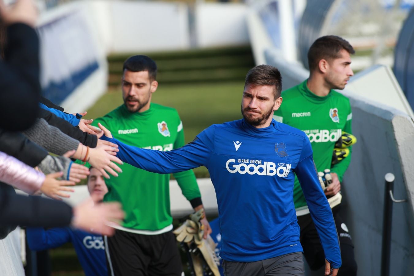 Merino y Odegaard no han entrenado junto al resto del grupo, y Zaldua, Llorente, Guevara, Portu, Willian José y Oyarzabal se han retirado a los veinte minutos de la sesión