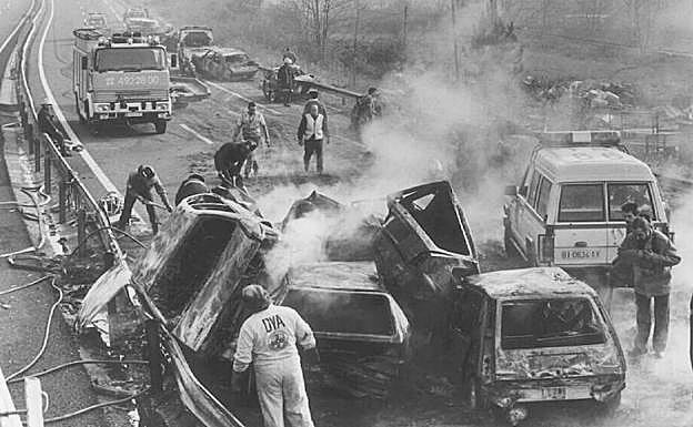 En el accidente de Amorebieta ocurrido en 1991 los tanques de gasolina de los coches explotaron, provocando que muchos de ellos se calcinasen. Hubo 18 muertos.