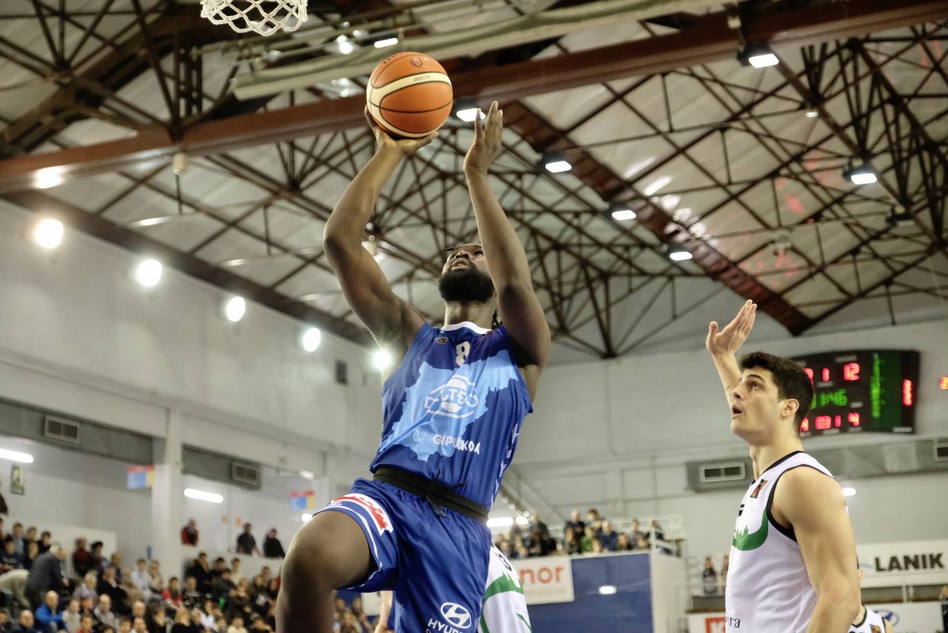 El Delteco Gipuzkoa Basket estrenó este viernes el año en San Sebastián con una victoria ante el Cáceres (72-64).